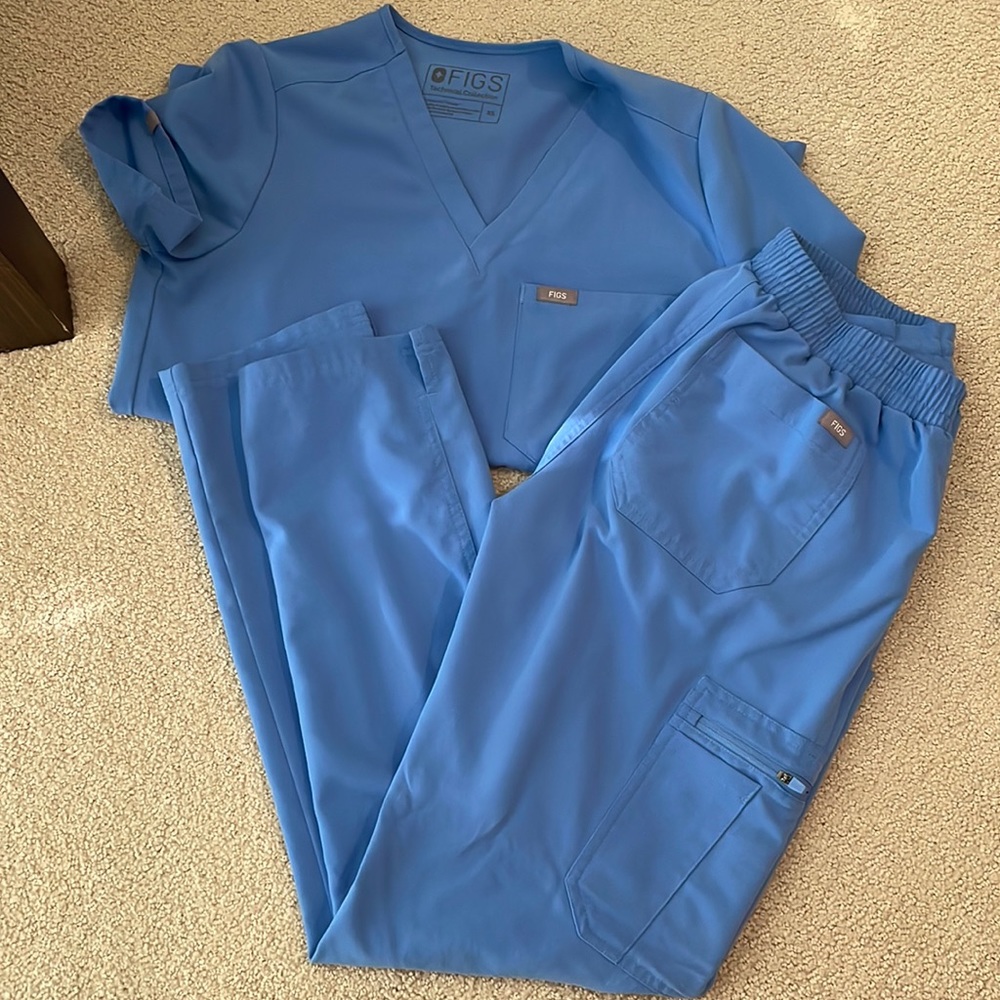 Light blue figs set